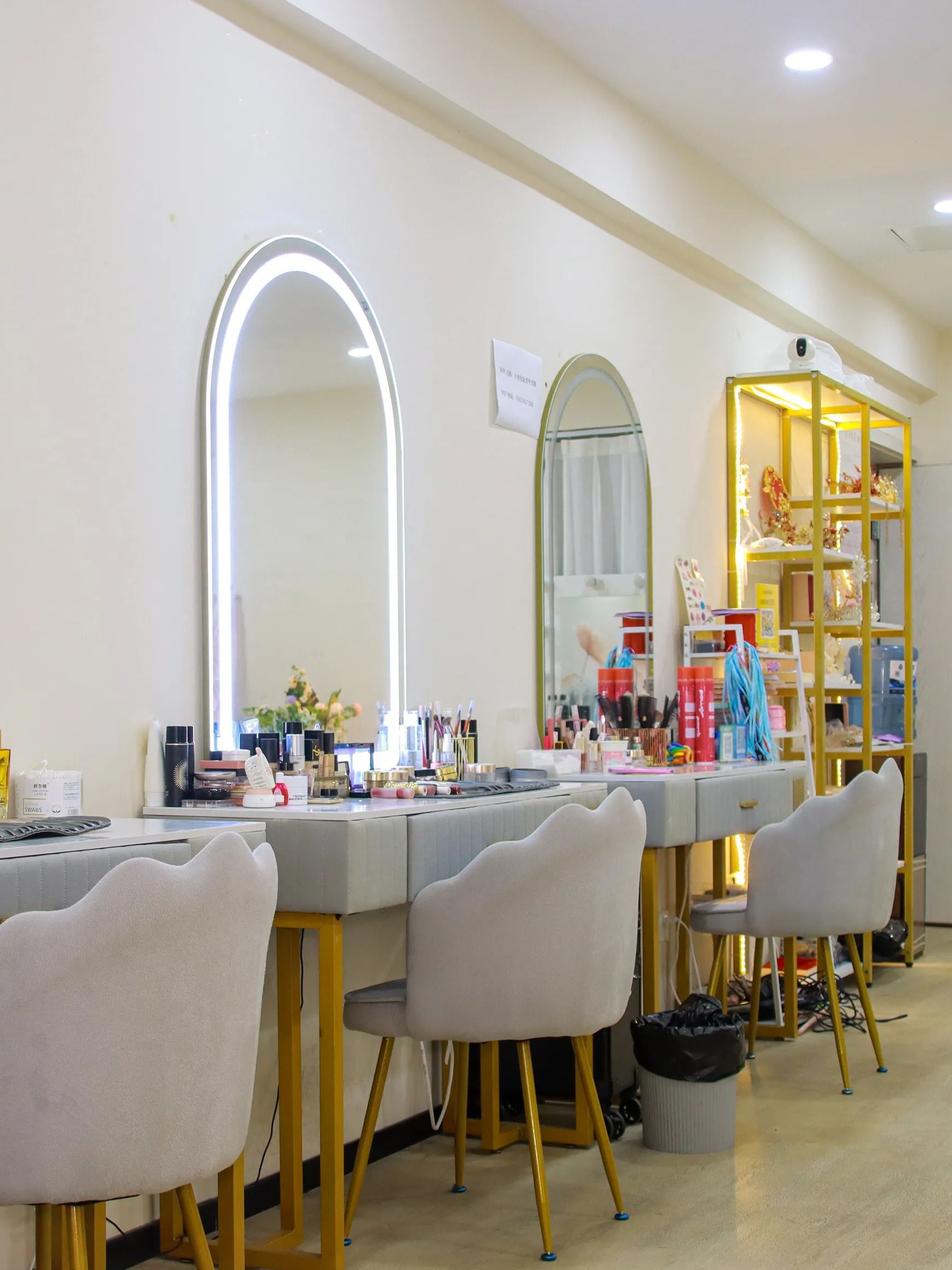 所有演职人员白天要照常演出