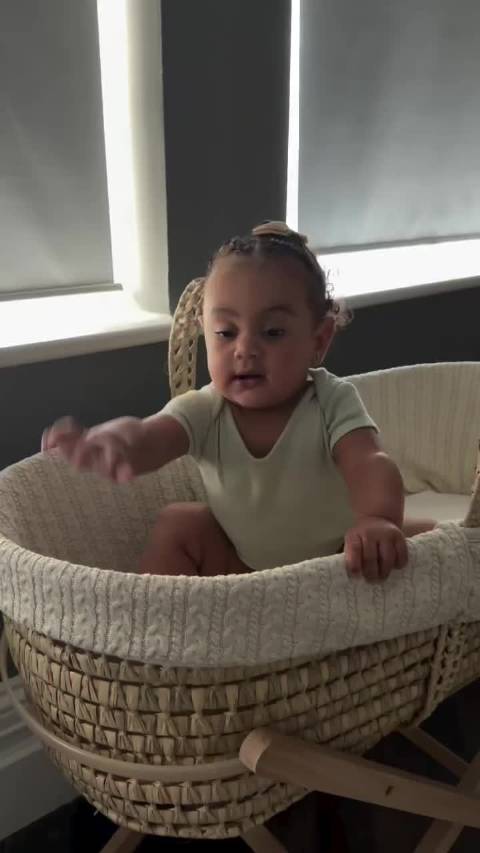 巴黎时装周与体育名将齐聚 王一博与曼联球星共