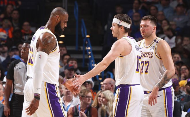 湖人三持球核心不兼容引争议，缺阵战绩反超詹