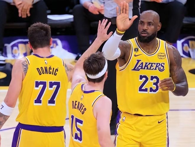 詹姆斯融入湖人体系效率提升成关键