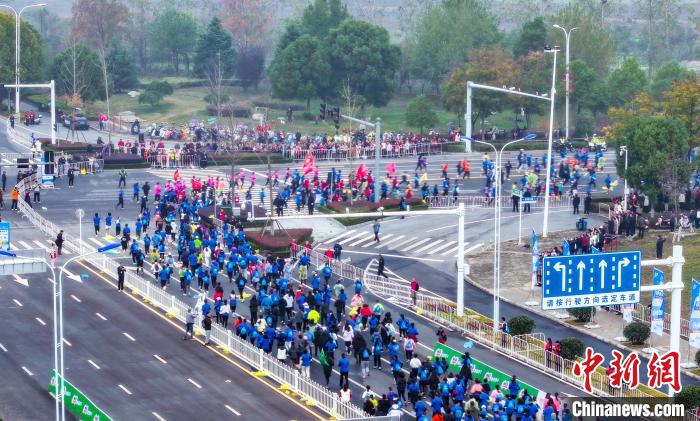 选手伍玲喻桐分获男女冠军 楚文化元素点亮宜城