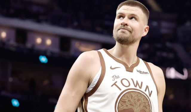 勇士附加赛遭太阳淘汰科尔面临续约抉择库里续