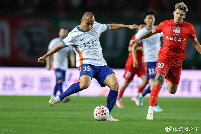 韩鹏三招制胜，山东泰山客场零封河南队终结连